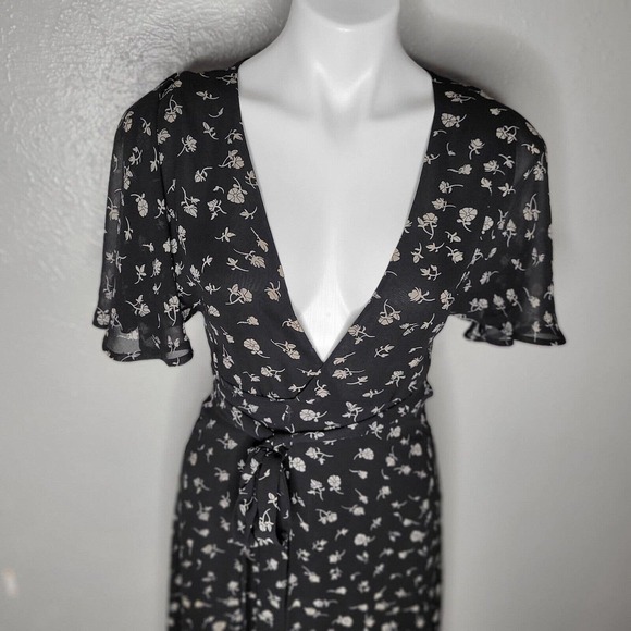 WILDFOX Women's Floral Wrap Maxi Dress Flutter Sleeves Black White Size XS - Picture 2 of 8